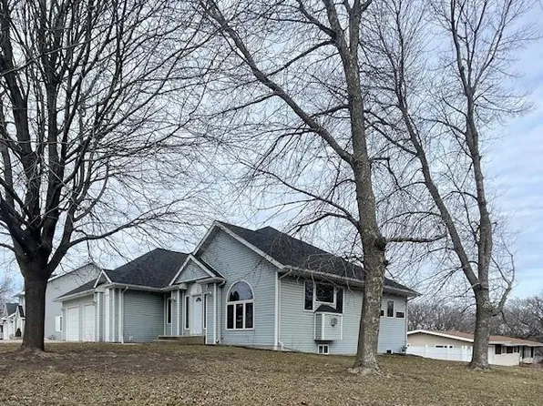 3823 Cedar Creek Ct, Fairmont, MN 56031