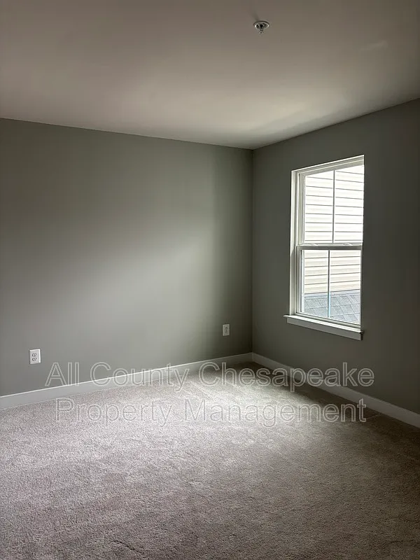 4 bed, 2.5 bath, 1900 sqft, $2,900 — Photo 2