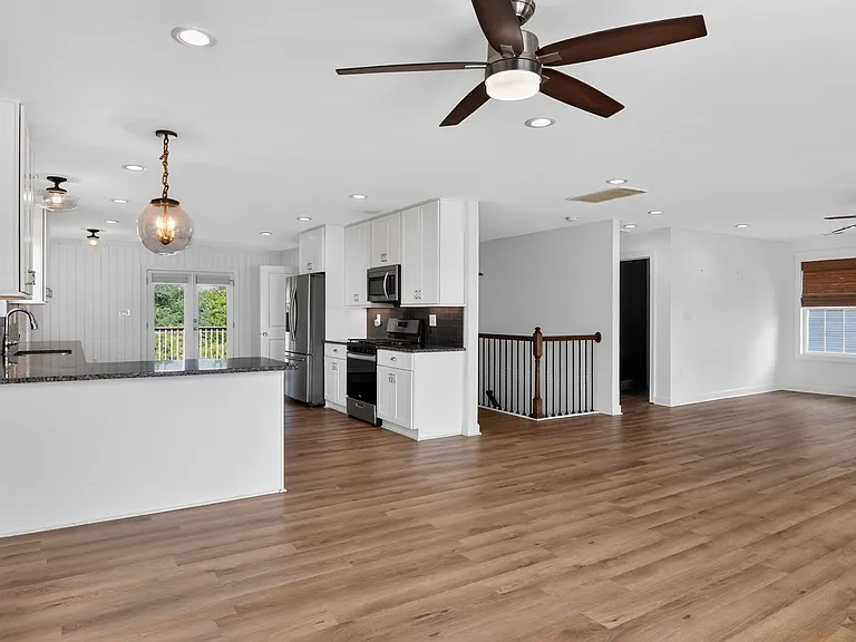 9609 Bay St #19 — Photo 11