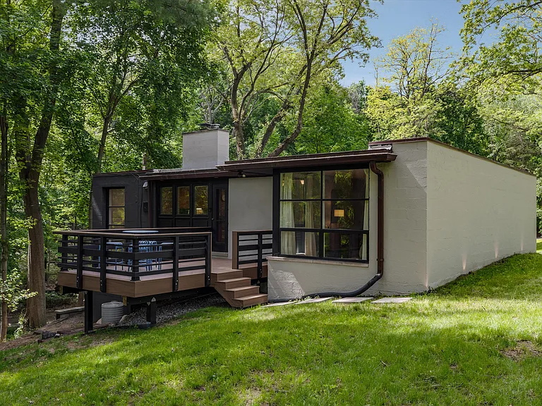 24179 Locust St — Photo 27