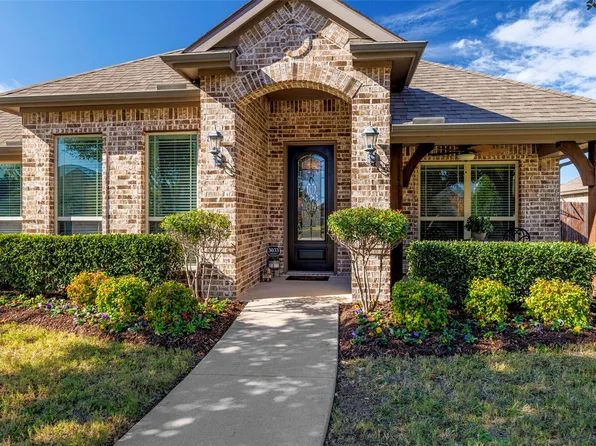 3033 Carlton Pkwy, Waxahachie, TX 75165