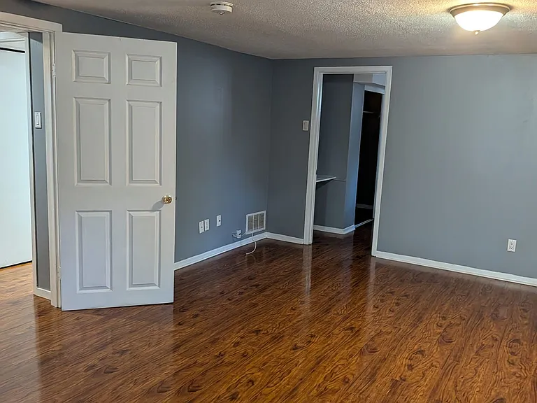 163 McMurchy Ave S #BASEMENT — Photo 6