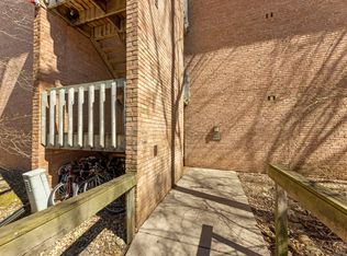 6010 Forest View Rd APT 3A, Lisle, IL 60532