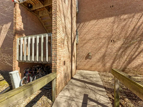 6010 Forest View Rd APT 3A, Lisle, IL 60532