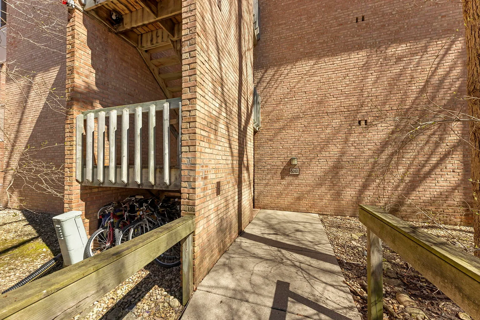 6010 Forest View Rd APT 3A photo 1