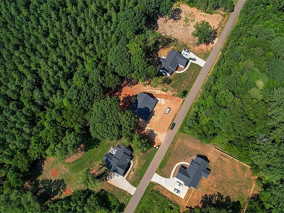 3rd image of 7428 Finch Ln