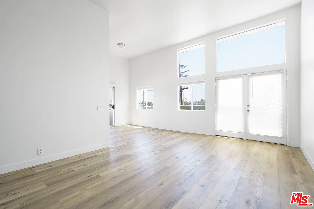 2 bed, 2.0 bath, 898 sqft, $2,950 — Photo 4