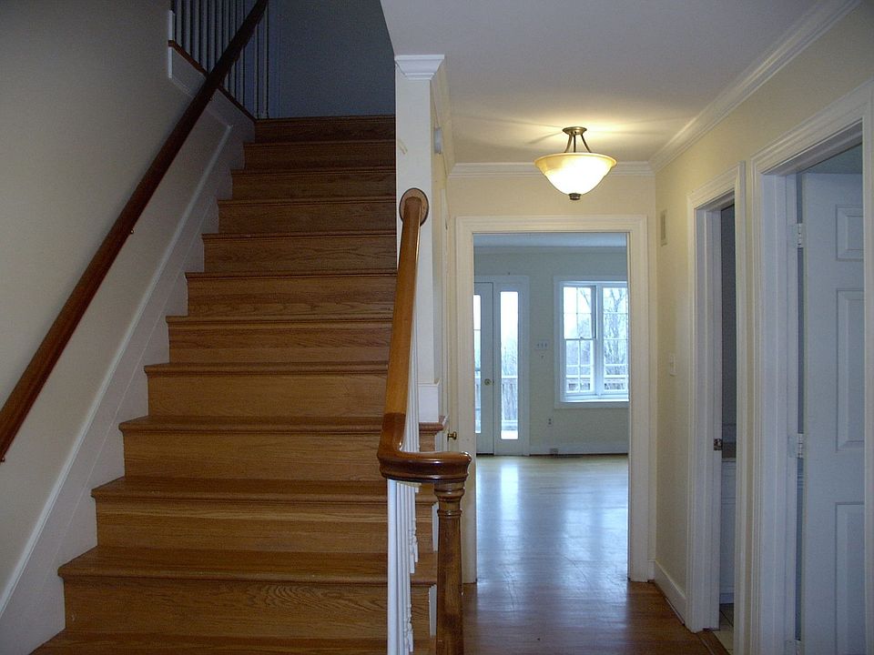 2nd image of 2774 Leeds Manor Rd