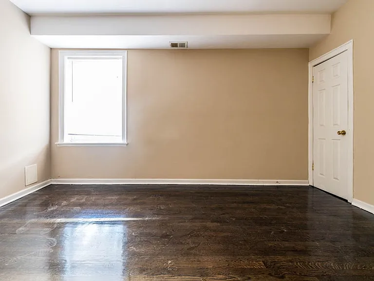 109 N Laramie Ave — Photo 2