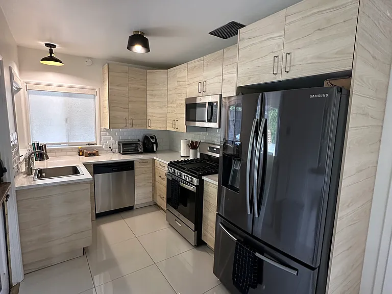 6752 Mulholland Dr — Photo 4