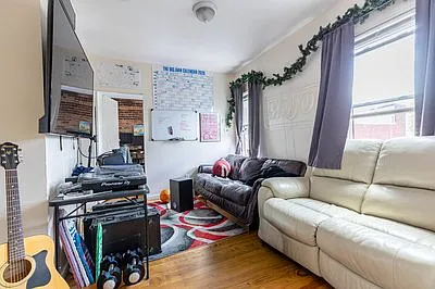 218 W 8th St #3 — Photo 1
