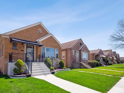 8205 S Troy St, Chicago, IL, 60652