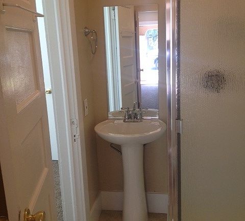 5th image of 2715 N Wishon Ave