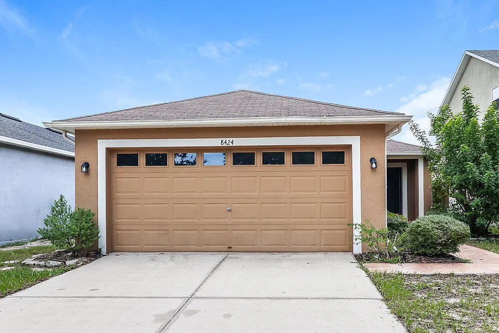 3 bed, 2.0 bath, 1275 sqft, $2,365 — Photo 1