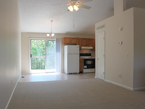 3rd image of 300 Lakeview Dr