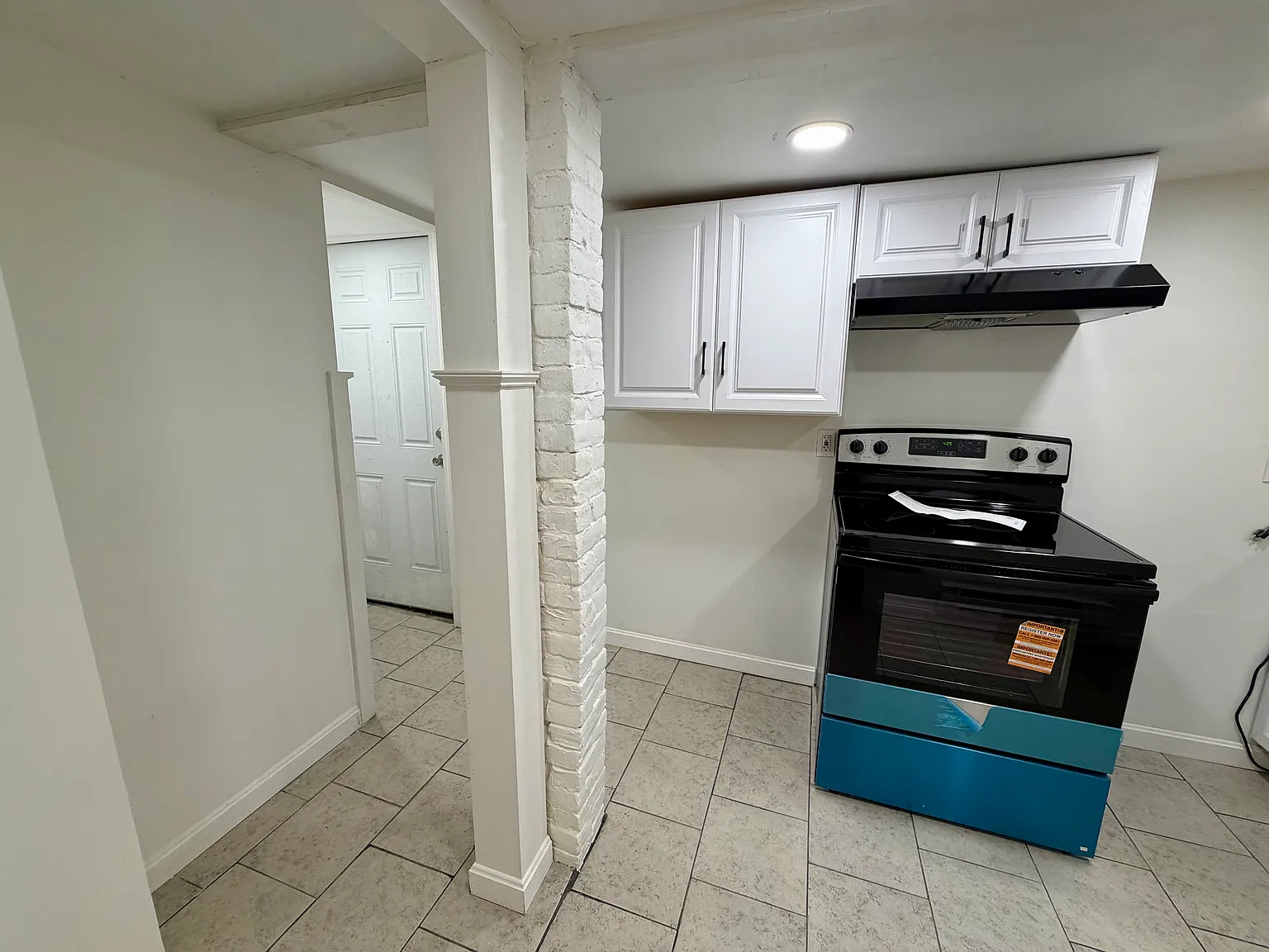 1 bed, 1000 sqft, $1,300 — Photo 3