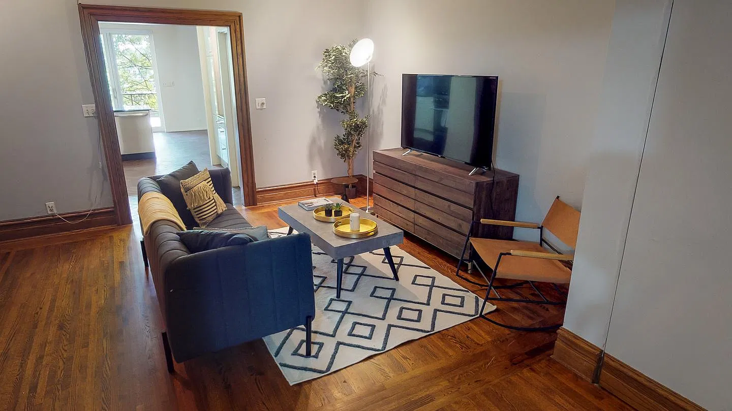 Private Bedroom in Polished Dupont Circle Beauty - 1412 21st Street NW — Photo 2