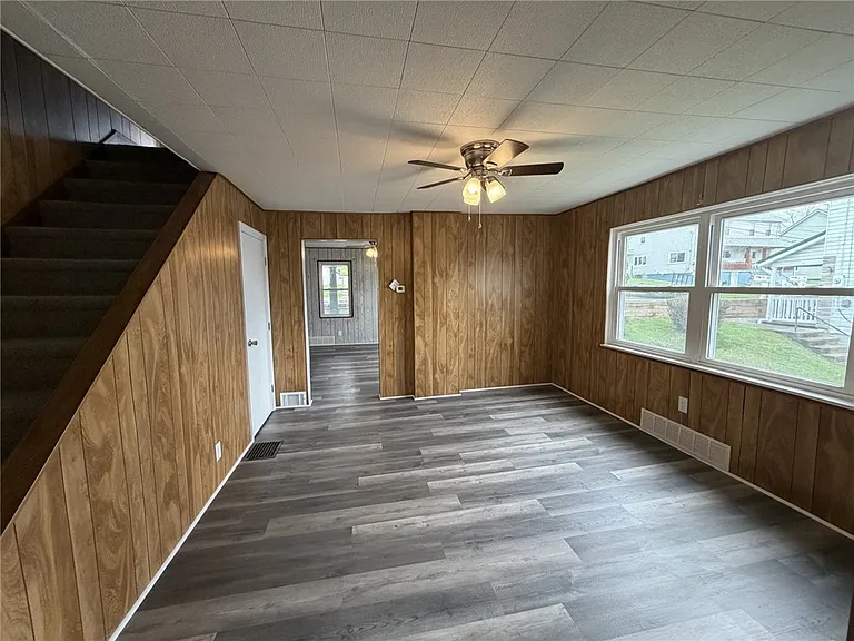 1154 Eisenhower Dr — Photo 11