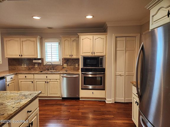 5th image of 103 Mews Cir