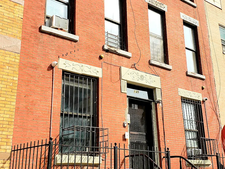139 Jefferson Ave #4R — Photo 3