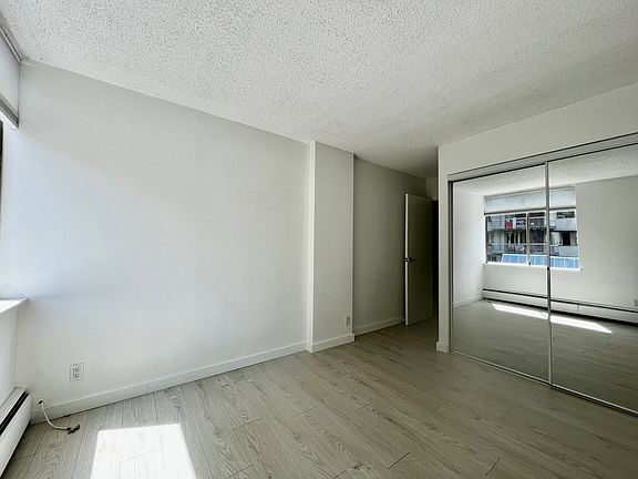 5th image of 2020 Fullerton Ave #208