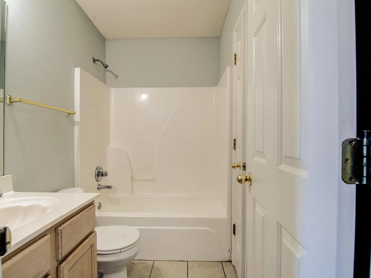 3 bed, 1350 sqft, $1,380 — Photo 4