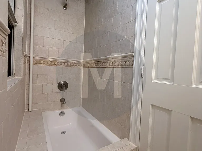 1142 1st Ave #6 — Photo 9
