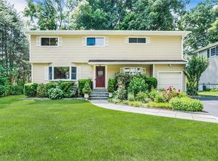 7 Allan Ln, Mount Kisco, NY 10549
