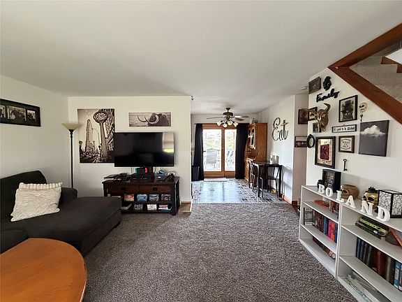 5th image of 21579 Auburn Ave