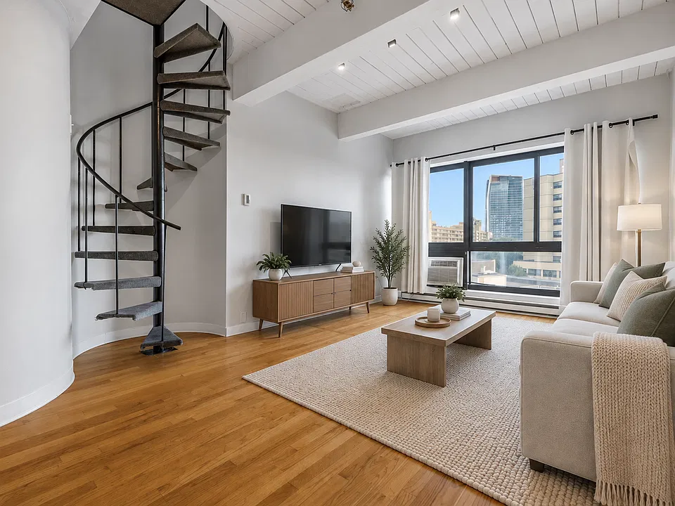 12 Stoneholm St #616