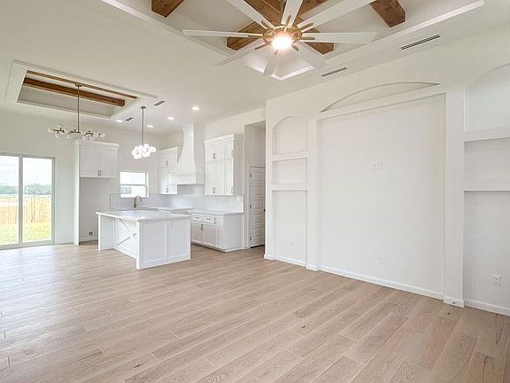 4th image of 2401 E Tamarindo Dr