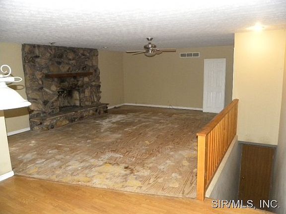 3rd image of 50 Duke Dr