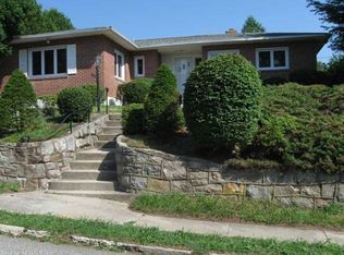 9 Henderson Rd, New London, CT 06320