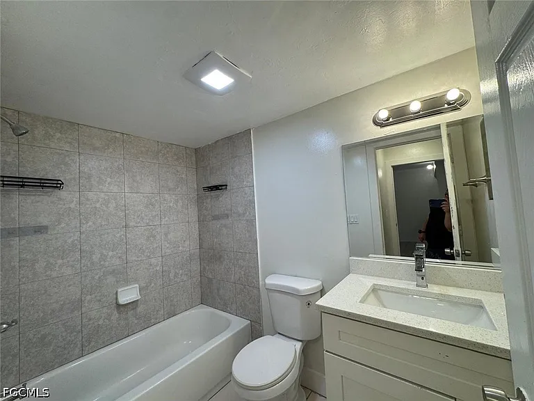 2201 E 5th St #23 — Photo 4