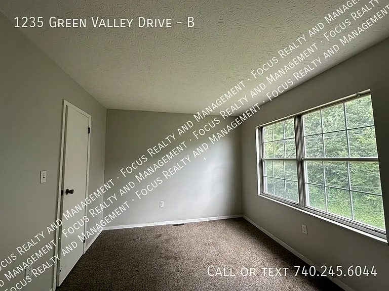 1235 Green Valley Dr #B — Photo 7