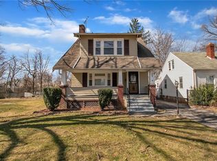 920 Woodview Rd, Cleveland Heights, OH 44121