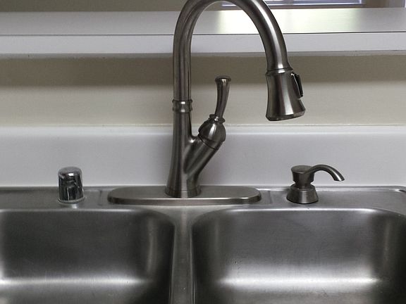 Kitchen sink with goose neck