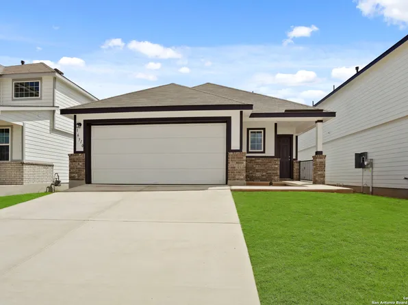 16710 Red Pine, Elmendorf, TX 78112