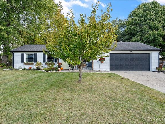 3rd image of 716 Robindale Dr