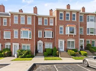 29 Breakwater Dr UNIT 29, Chelsea, MA 02150