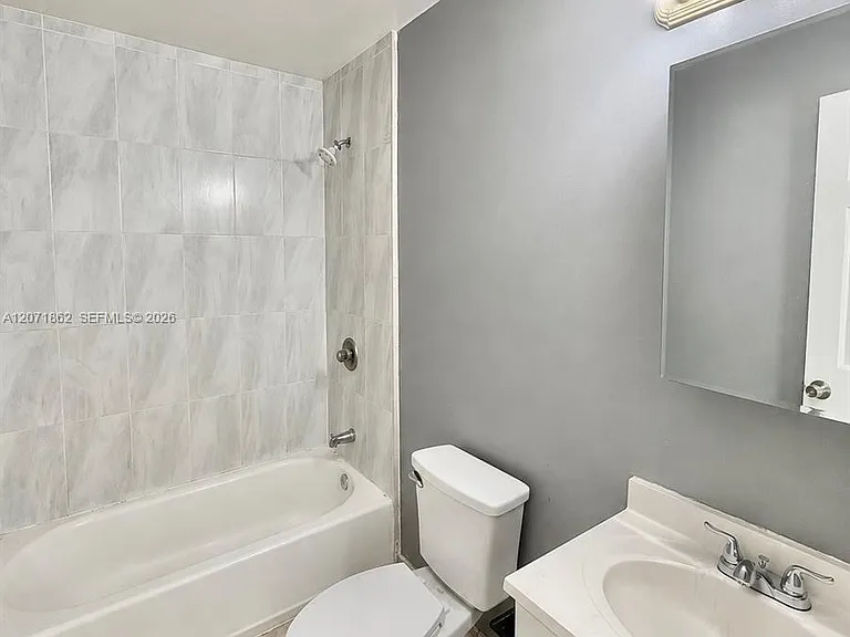 2653 SW 51st St #1 — Photo 6