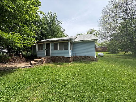 2nd image of 1110 W Holt Rd