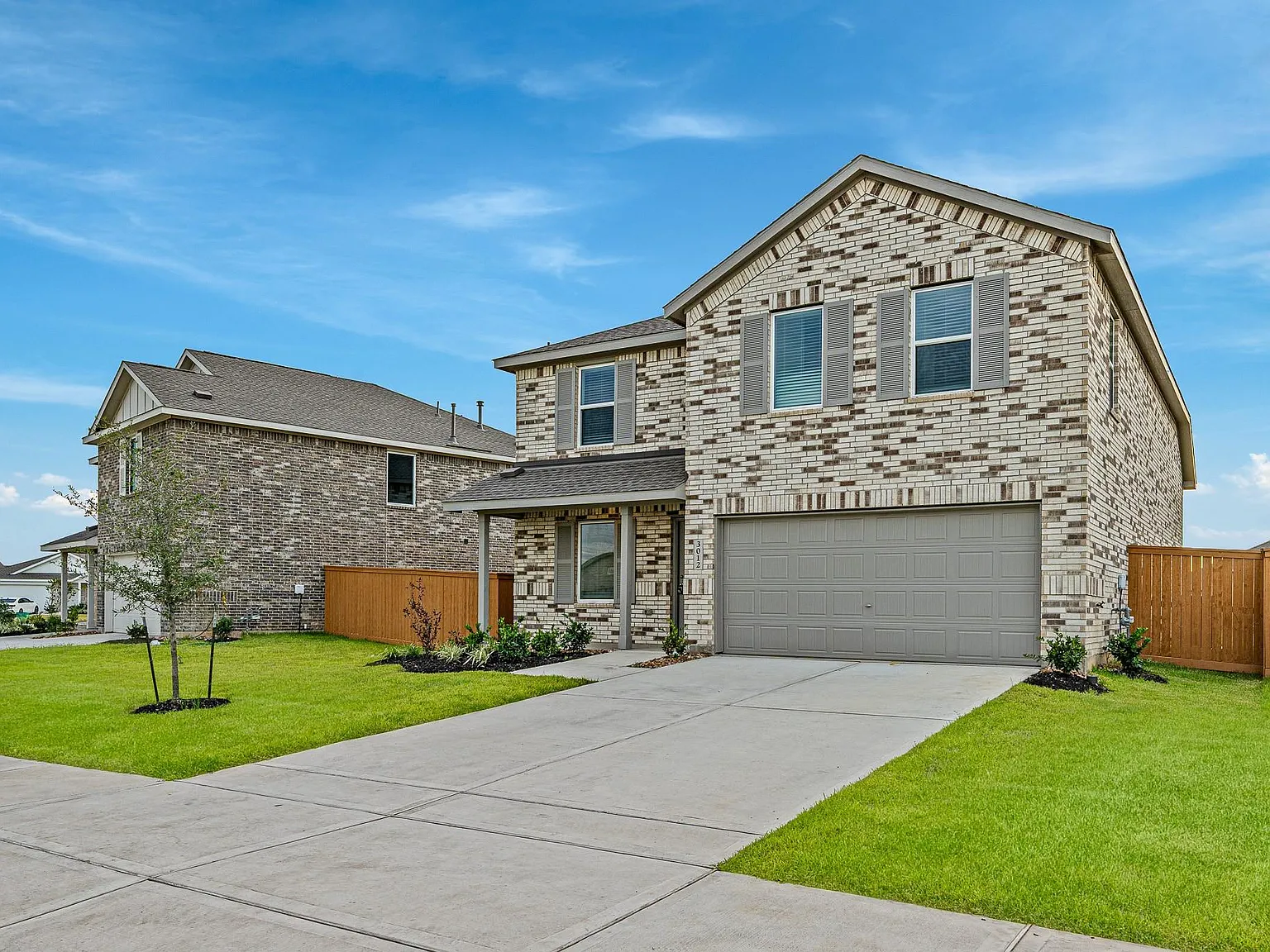 4 bed, 2.5 bath, 2045 sqft, $2,500 — Photo 3