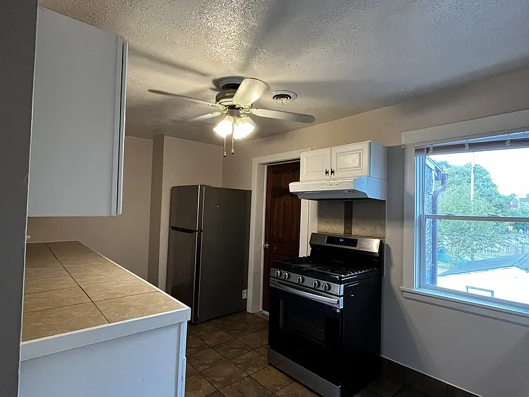 3231 Scranton Rd #2 — Photo 7