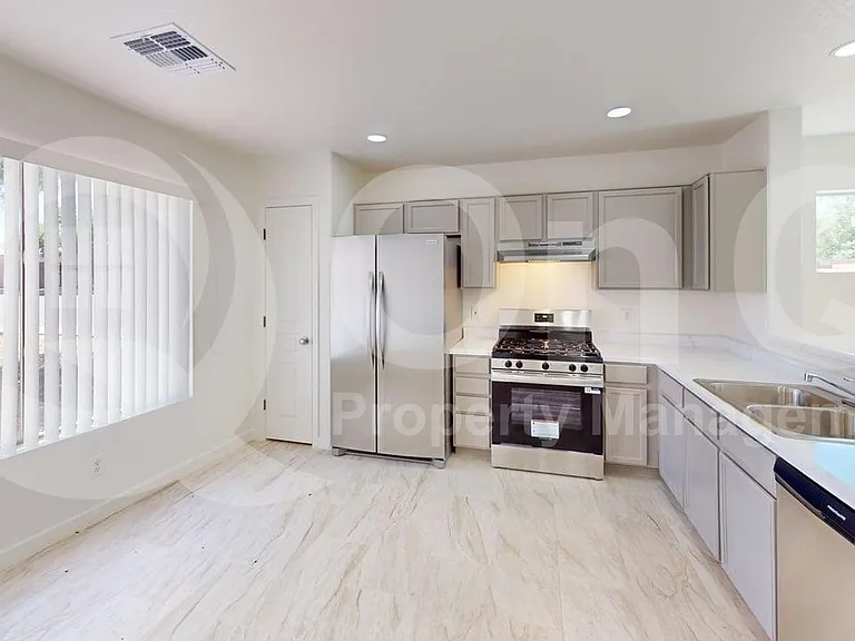2574 W Southern Star Dr — Photo 4