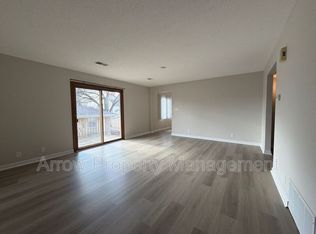 424 N 4th St #3, Seward, NE 68434