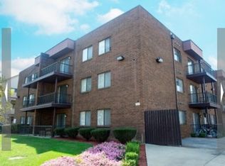 505 S 4th St #302, Champaign, IL 61820