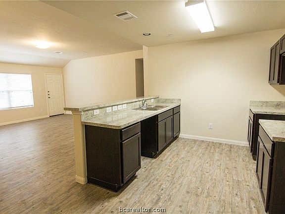 4th image of 2077 Oakwood Forest Dr