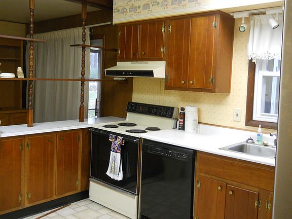 3rd image of 804 Hilltop Ln