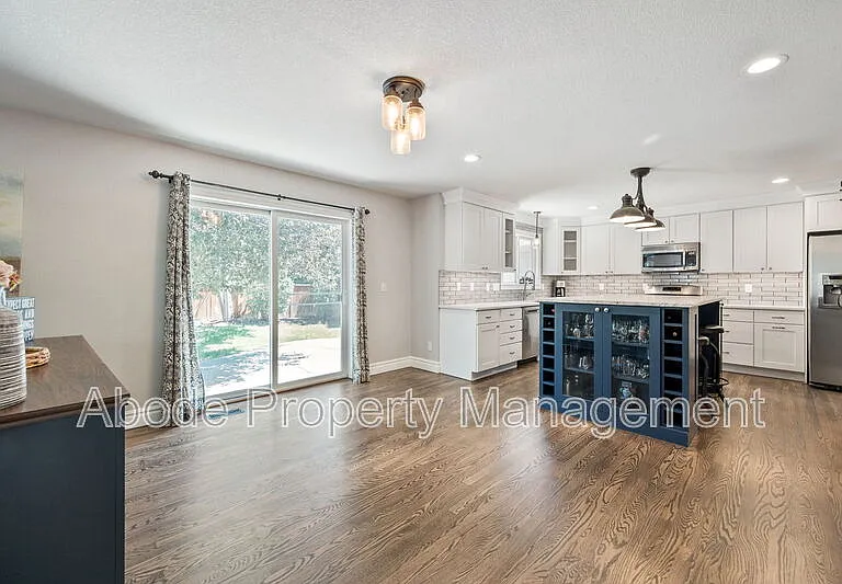 2214 Andrews St — Photo 13